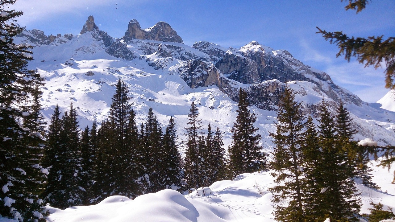 mountains-2723404_1280