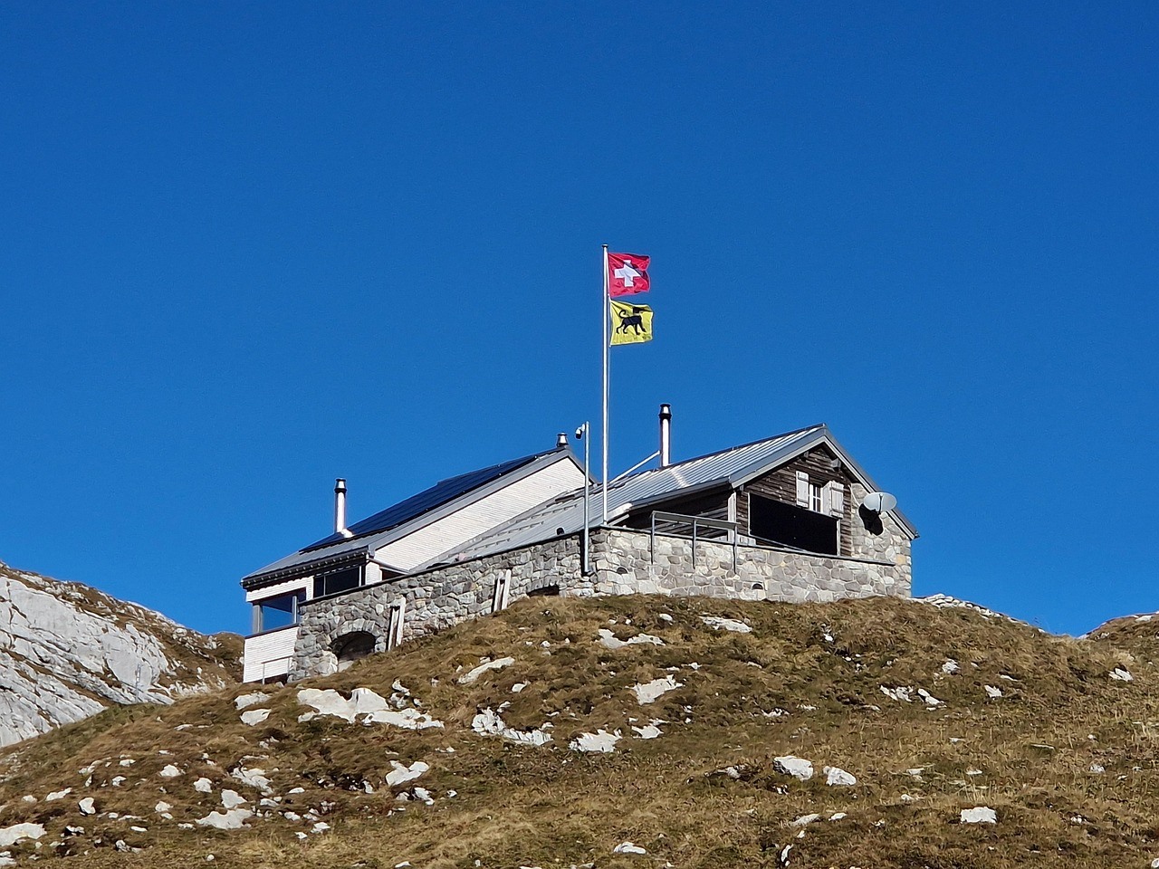 zwinglipasshutte-9171923_1280